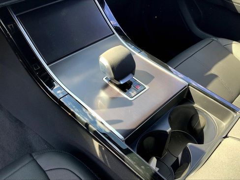 New 2026 Land Rover Range Rover Velar Dynamic SE image 8