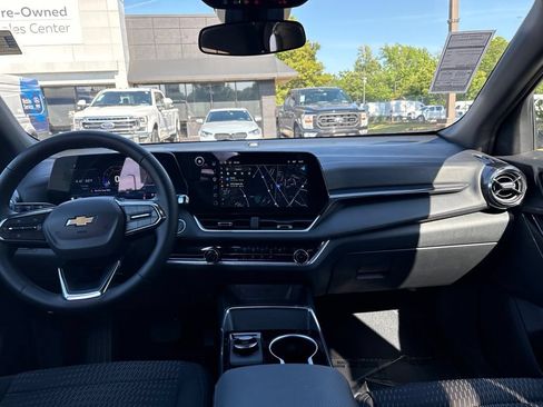 Used 2026 Chevrolet Equinox LT AWD/4WD image 13