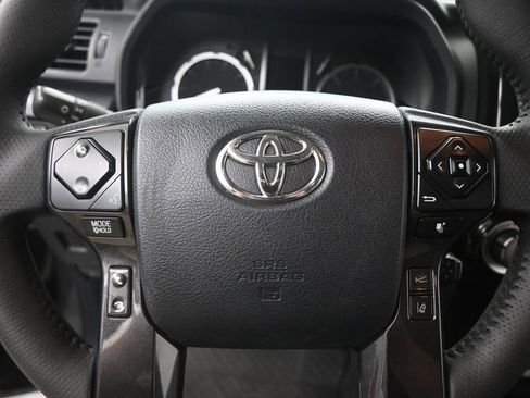 Used 2022 Toyota 4Runner TRD Off-Road AWD/4WD image 10