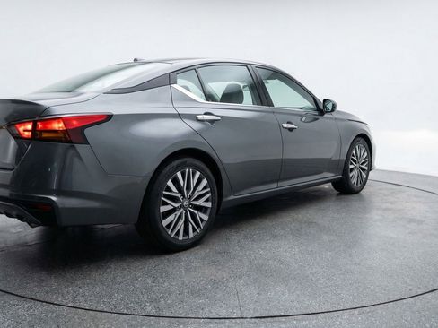 Used 2025 Nissan Altima 2.5 SV image 9