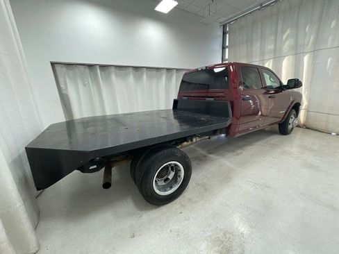 Used 2022 RAM 3500 Tradesman w/ Chrome Appearance Group AWD/4WD image 4