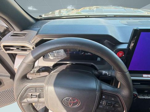 Used 2025 Toyota Tacoma TRD Sport AWD/4WD image 26