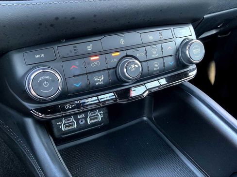 Used 2024 Dodge Durango SXT w/ 3rd Row Seating Group image 64