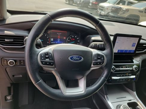 Used 2023 Ford Explorer Limited w/ Equipment Group 301A AWD/4WD image 27
