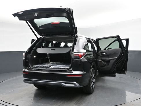 New 2025 Mitsubishi Outlander SE image 30