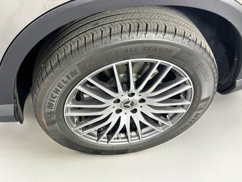 Used 2024 Mercedes-Benz GLC 300 4MATIC image 32