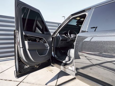 Used 2025 Land Rover Range Rover Long Wheelbase Autobiography image 28