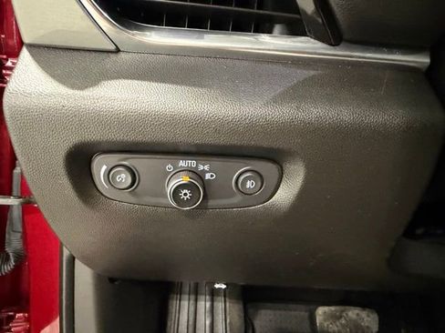 Used 2021 Chevrolet Traverse LT image 15