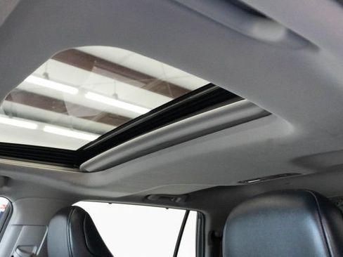 Used 2023 Toyota Highlander XLE FWD image 6