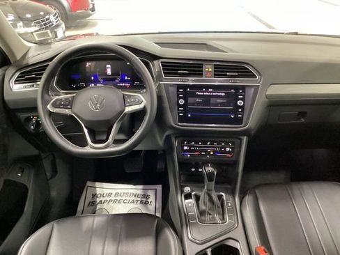 Used 2024 Volkswagen Tiguan SE w/ Panoramic Sunroof Package FWD image 11