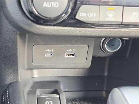 Used 2021 Nissan Kicks SV image 28