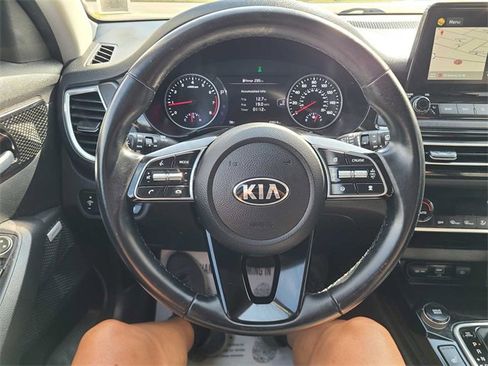 Used 2021 Kia Seltos SX w/ SX Sunroof Package image 24