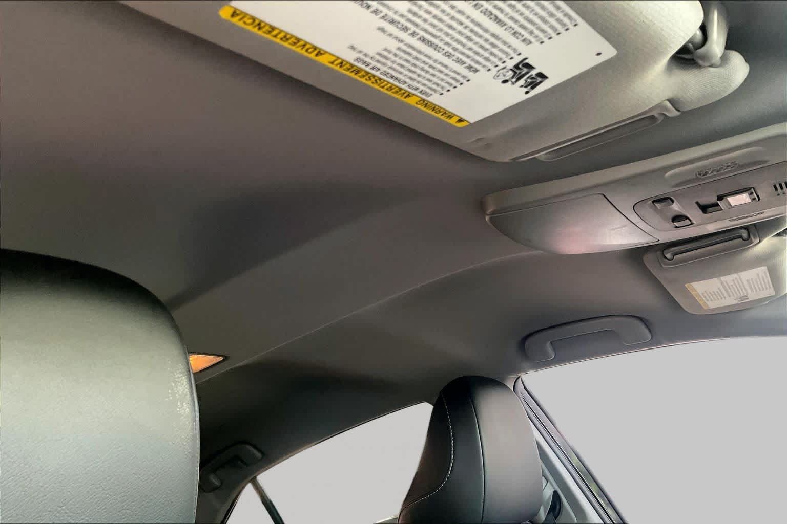 Used 2022 Toyota Camry SE FWD image 14