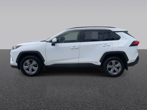 Used 2022 Toyota RAV4 LE AWD/4WD image 6