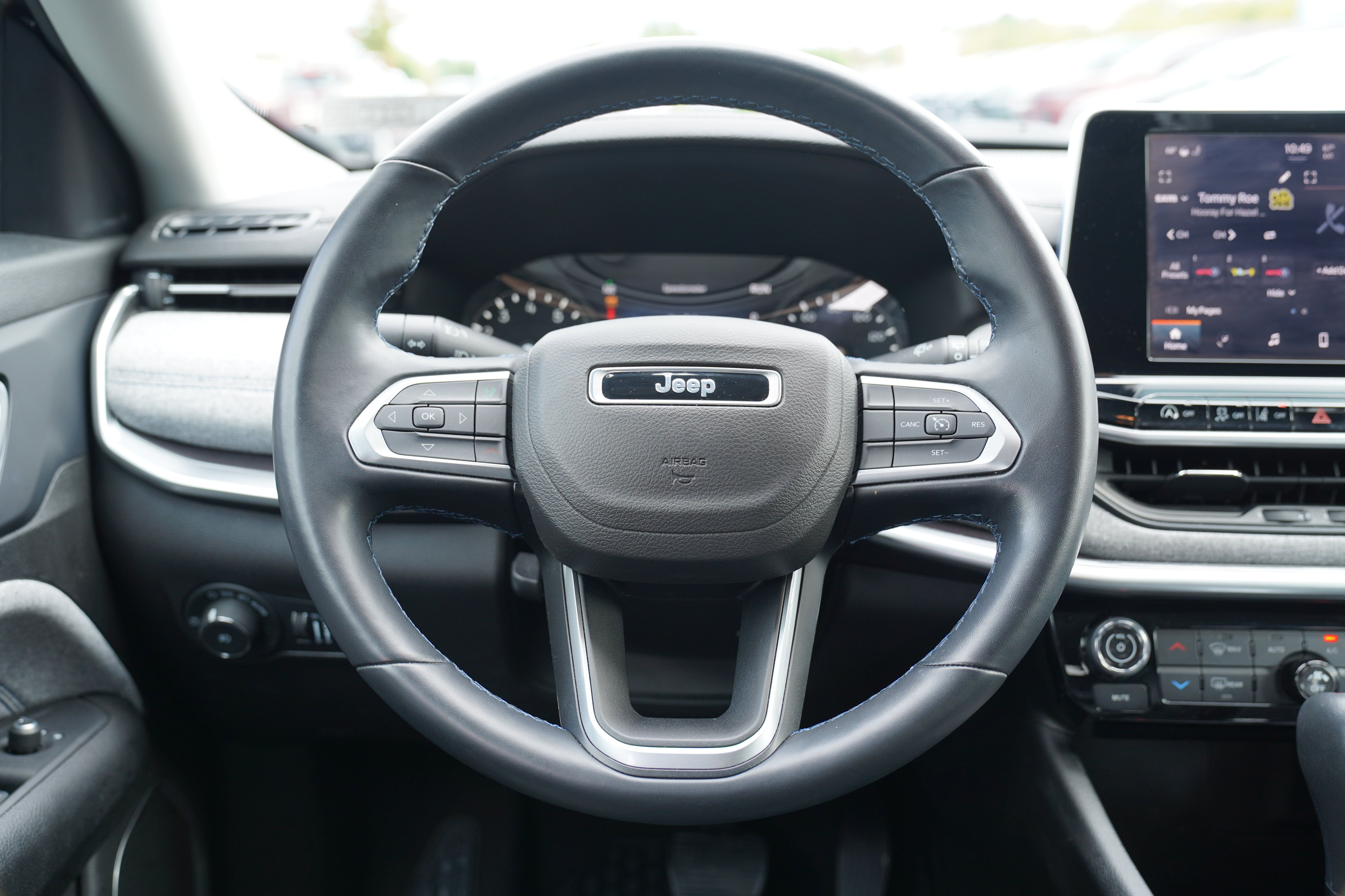 Used 2022 Jeep Compass Latitude w/ Convenience Group AWD/4WD image 17