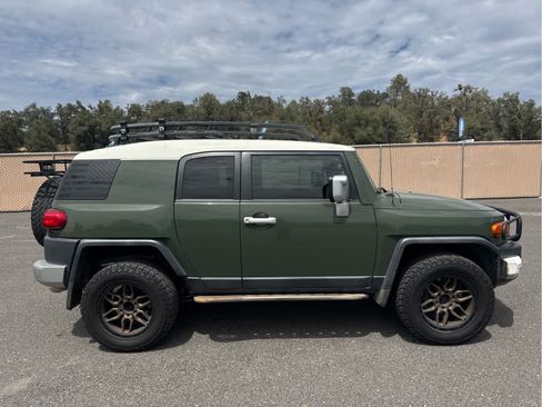 Used 2010 Toyota FJ Cruiser 4WD image 4