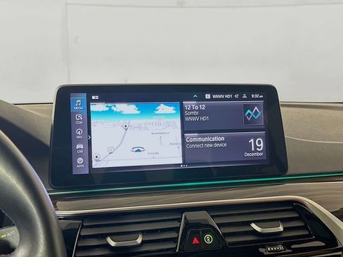 Used 2021 BMW 530e xDrive w/ Convenience Package image 16