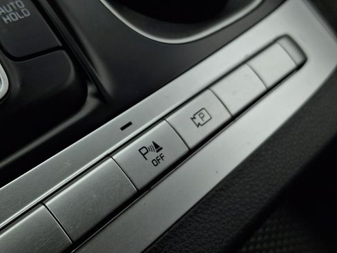 Used 2023 Kia Carnival LX FWD image 23