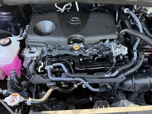 Used 2025 Toyota Sienna XLE FWD image 36