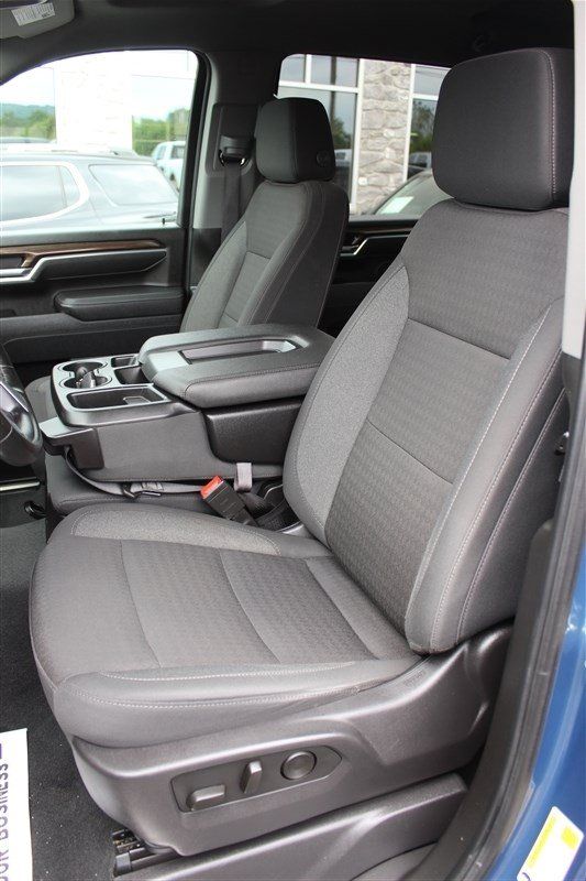 Used 2025 Chevrolet Silverado 2500 LT w/ Convenience Package AWD/4WD image 14