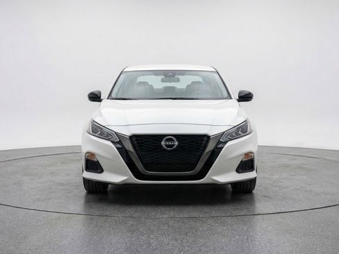 Used 2025 Nissan Altima 2.5 SV image 2