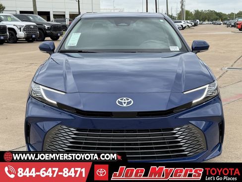 Used 2025 Toyota Camry XSE image 3