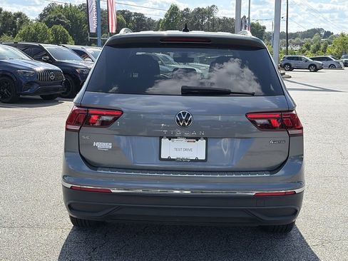 Used 2022 Volkswagen Tiguan SE w/ Panoramic Sunroof Package AWD/4WD image 5