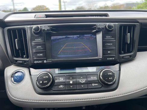 Used 2018 Toyota RAV4 XLE image 6