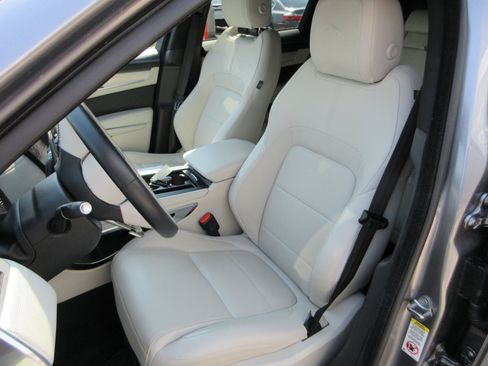 Used 2024 Jaguar F-PACE R-Dynamic S AWD/4WD image 21