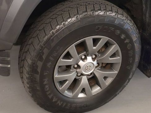 Used 2019 Toyota Tacoma SR5 AWD/4WD image 8
