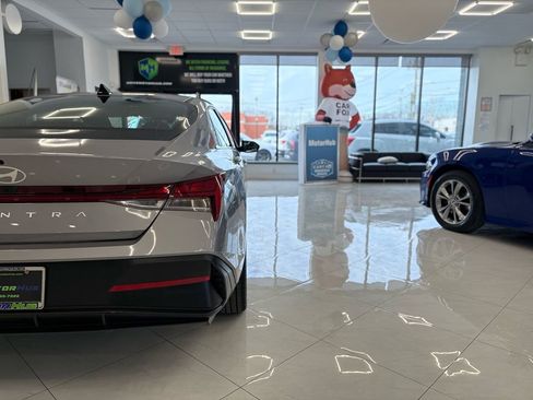 Used 2025 Hyundai Elantra SEL image 14