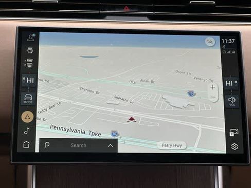 Used 2025 Land Rover Range Rover SE image 13