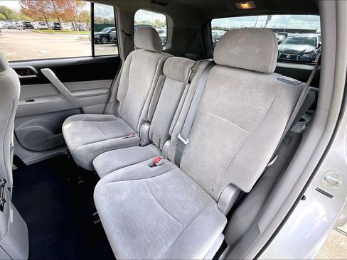 Used 2012 Toyota Highlander FWD image 18