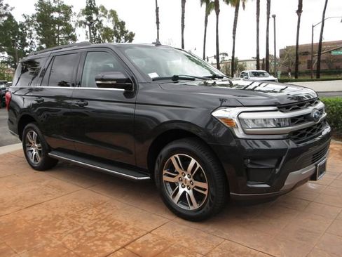 Certified 2023 Ford Expedition XLT image 6