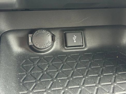 Used 2021 Toyota RAV4 LE AWD/4WD image 23