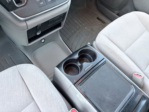 Used 2015 Toyota Sienna LE FWD image 7