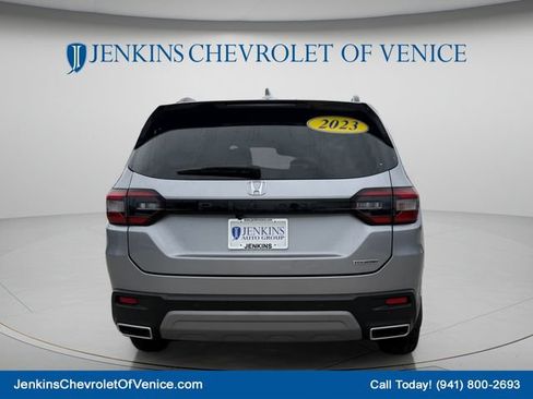 Used 2023 Honda Pilot Touring image 6