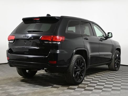 Used 2018 Jeep Grand Cherokee Altitude image 7