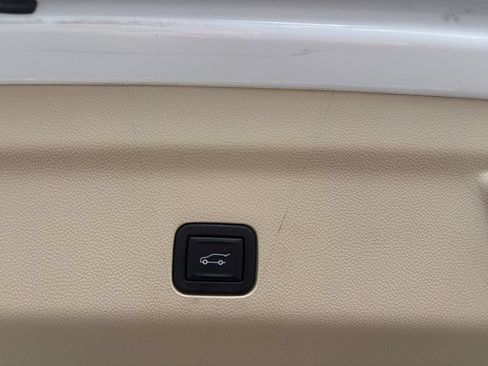 Certified 2024 Cadillac Escalade Premium Luxury AWD/4WD image 18