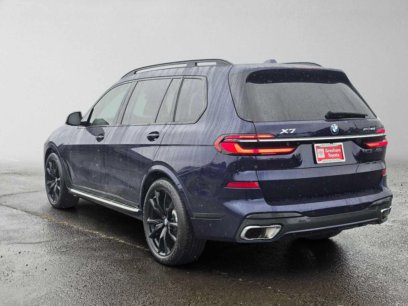 Used 2023 BMW X7 xDrive40i w/ M Sport Package AWD/4WD image 5