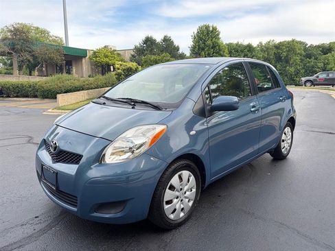 Used 2009 Toyota Yaris 4-Door Hatchback FWD image 12