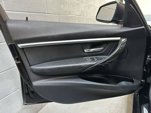 Used 2017 BMW 330i xDrive Sedan AWD/4WD image 15