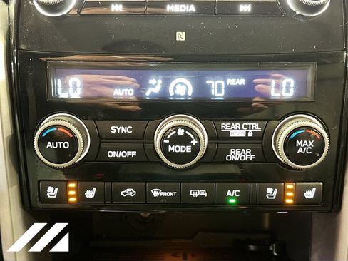 Used 2022 Subaru Ascent Touring AWD/4WD image 18