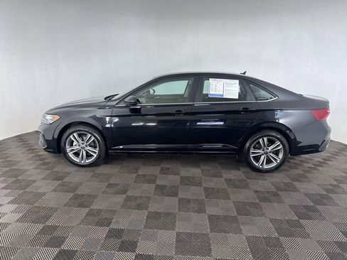 Used 2024 Volkswagen Jetta SE image 10