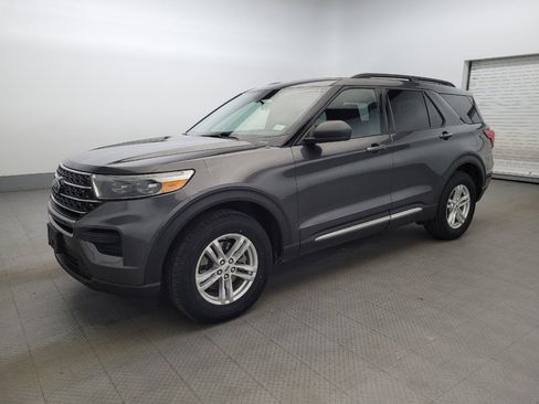 Used 2020 Ford Explorer XLT w/ Comfort Package image 2