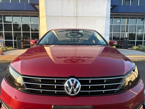 Used 2018 Volkswagen Jetta SE FWD image 2