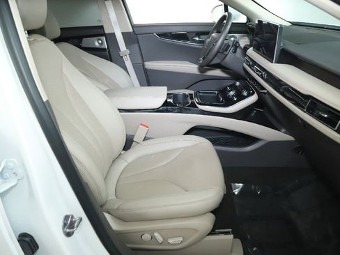 Certified 2023 Lincoln Nautilus Reserve w/ Equipment Group 202A image 37