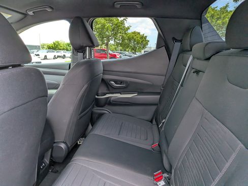 Used 2025 Hyundai Santa Cruz SE FWD image 14