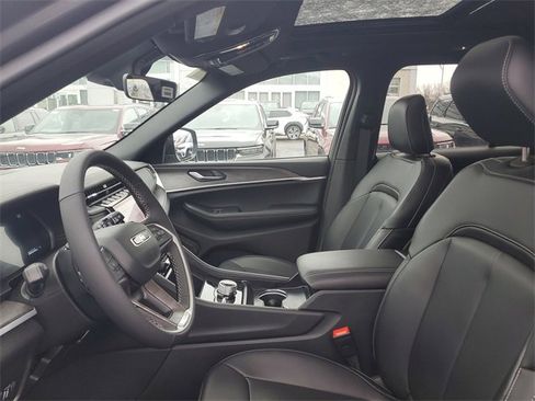 New 2025 Jeep Grand Cherokee Limited w/ Trailer Tow Package image 19