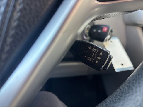 Used 2015 Toyota Highlander LE image 18